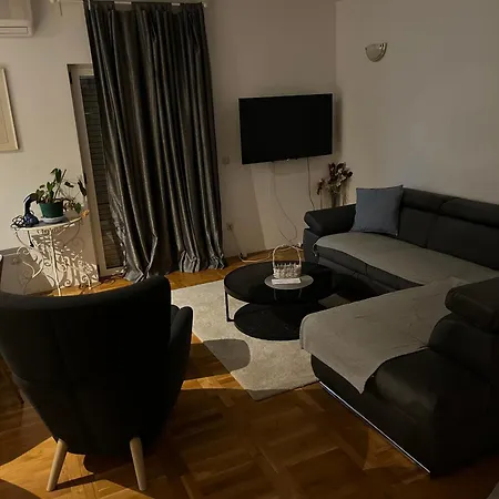 And Hoselito U Centru Makarske Pensionat
