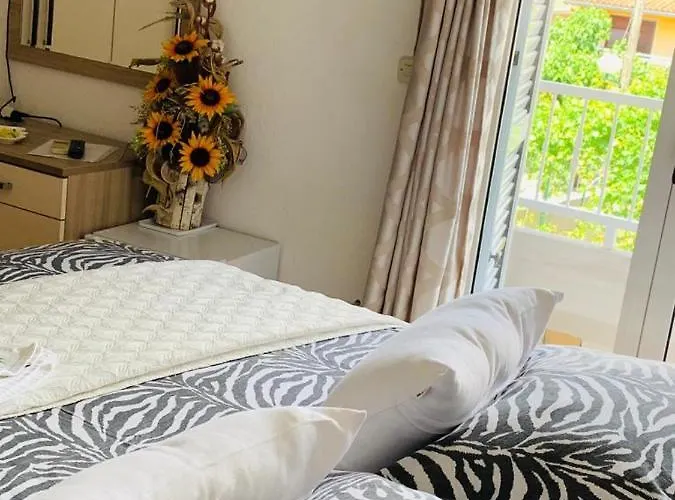 And Hoselito U Centru Makarske 3* Макарська