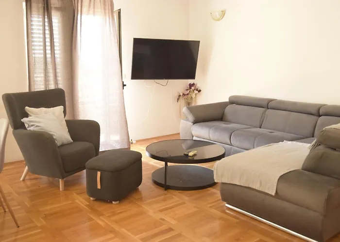 Гостьовий будинок And Hoselito U Centru Makarske 3*