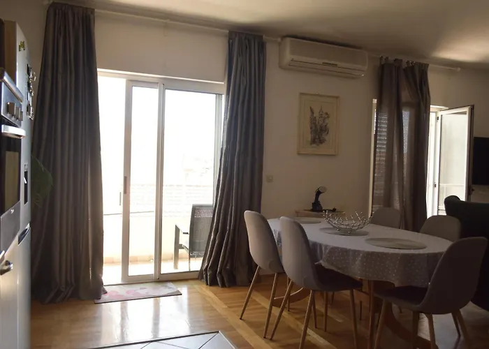 And Hoselito U Centru Makarske 3*