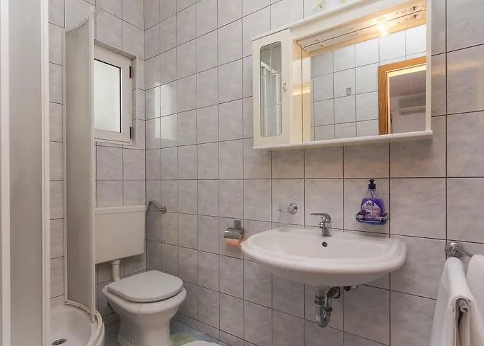 And Hoselito U Centru Makarske Макарська