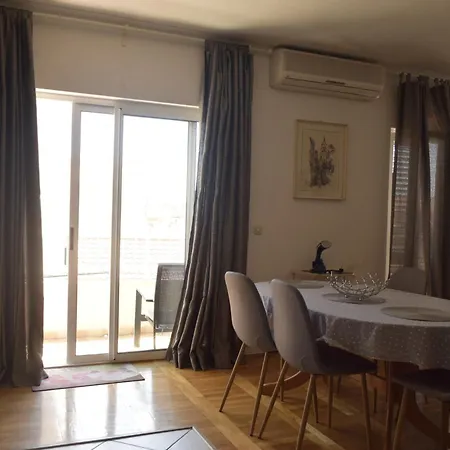 And Hoselito U Centru Makarske 3*