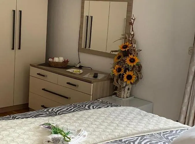 And Hoselito U Centru Makarske Konukevi Makarska