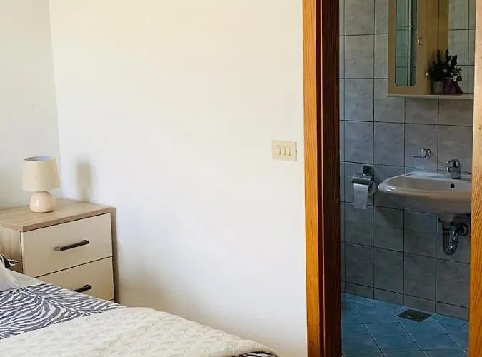 And Hoselito U Centru Makarske Makarska