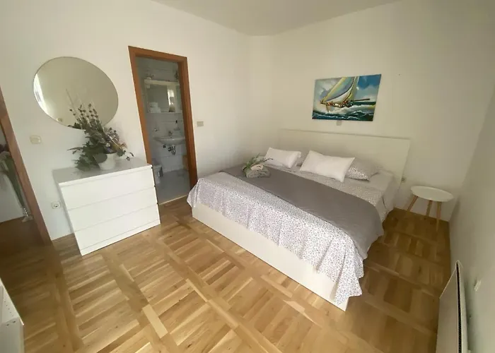 Gasthuis And Hoselito U Centru Makarske 3*