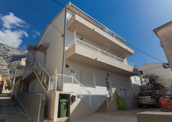 And Hoselito U Centru Makarske 3* Makarska