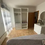 And Hoselito U Centru Makarske Πανσιόν
