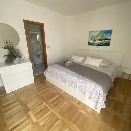 Gasthuis And Hoselito U Centru Makarske 3*