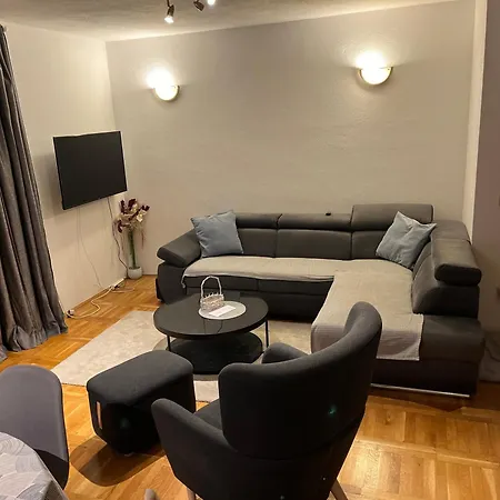 And Hoselito U Centru Makarske Гостевой дом Макарска