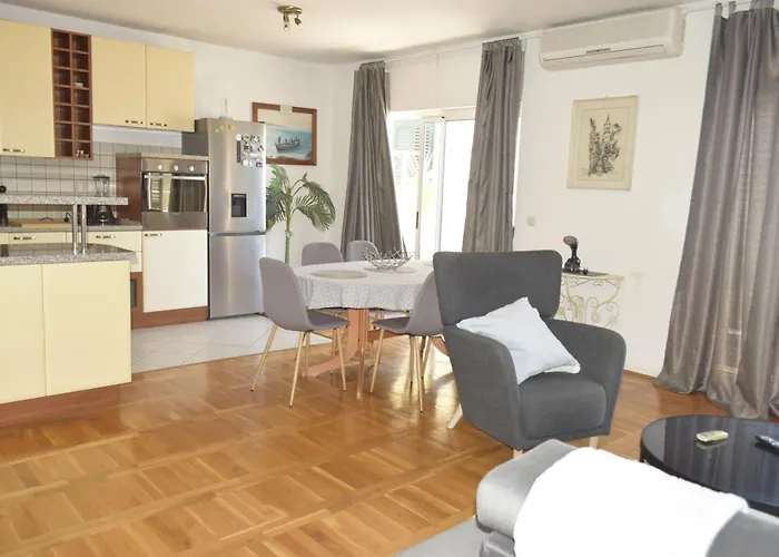 And Hoselito U Centru Makarske Guest house Makarska