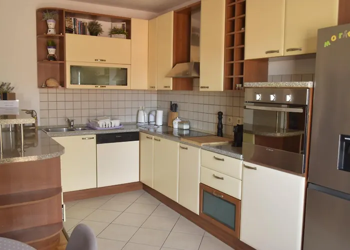 And Hoselito U Centru Makarske Guest house Makarska